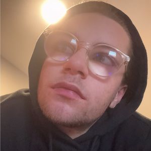 Meet your Posher, Destin lee